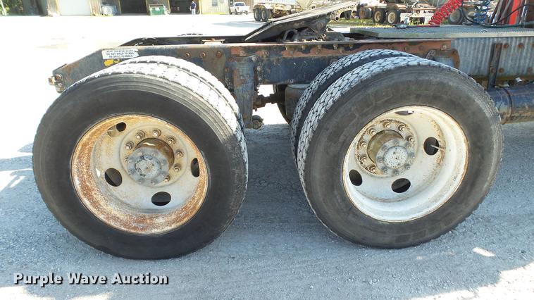 image for item DC5556 1996 Peterbilt 385 semi truck