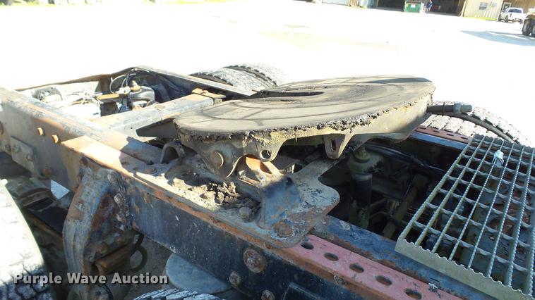 image for item DC5556 1996 Peterbilt 385 semi truck