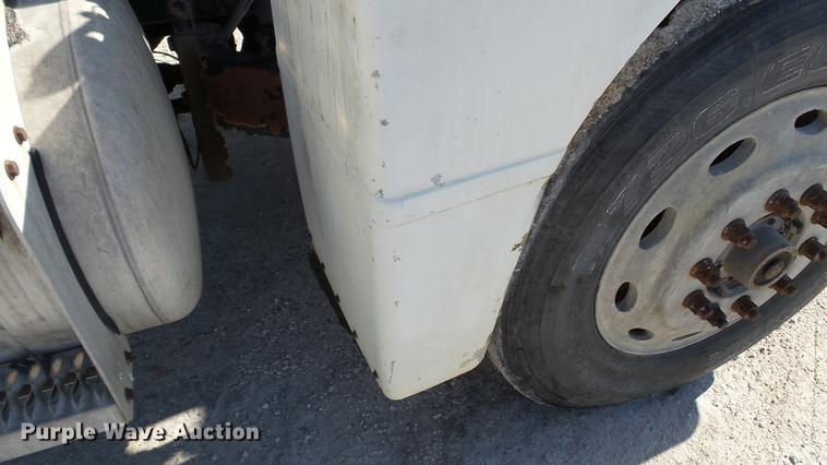 image for item DC5556 1996 Peterbilt 385 semi truck