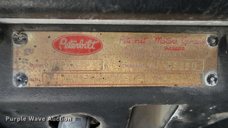image for item DC5556 1996 Peterbilt 385 semi truck