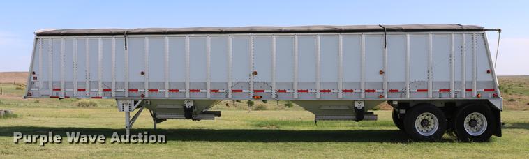 image for item DD4267 2009 Corn Husker 800ALSR-6308-6386 double hopper bottom grain trailer