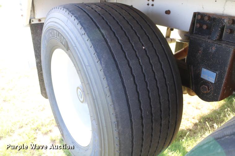 image for item DD4267 2009 Corn Husker 800ALSR-6308-6386 double hopper bottom grain trailer