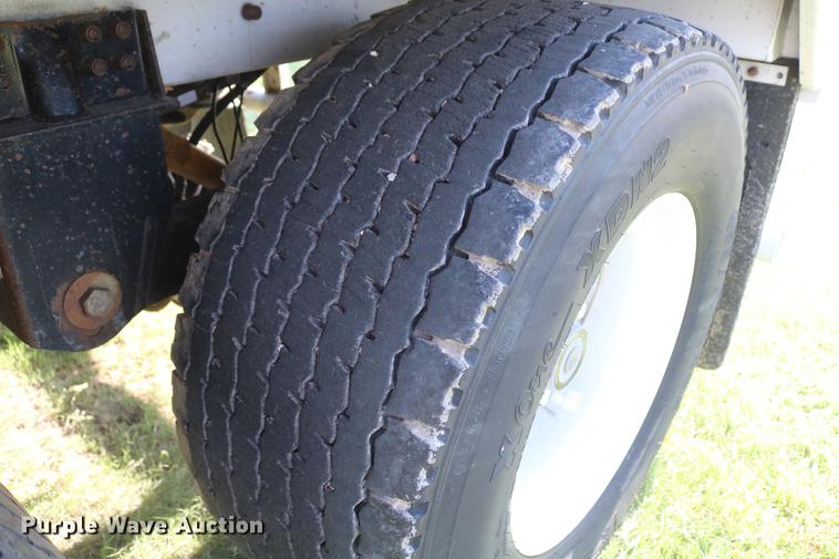 image for item DD4267 2009 Corn Husker 800ALSR-6308-6386 double hopper bottom grain trailer