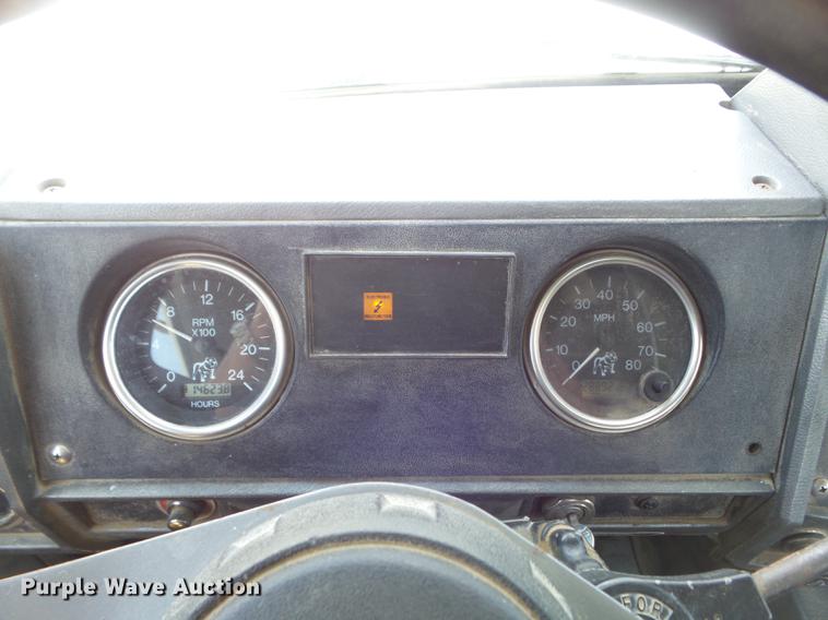 image for item DD7210 2002 Mack RD688S semi truck