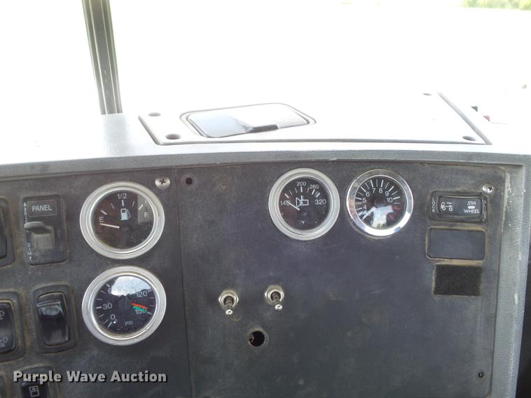 image for item DD7210 2002 Mack RD688S semi truck