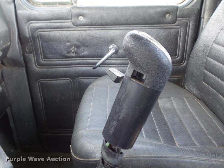 image for item DD7210 2002 Mack RD688S semi truck