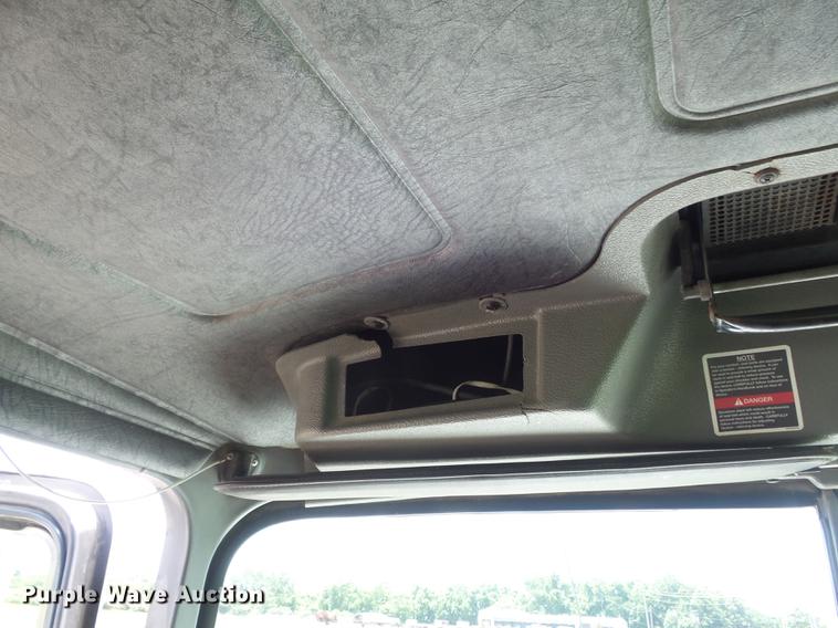 image for item DD7210 2002 Mack RD688S semi truck