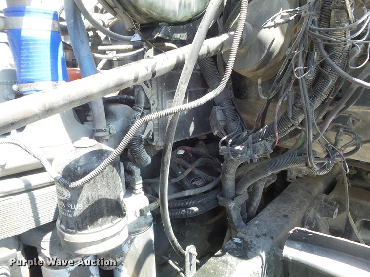 image for item DD7210 2002 Mack RD688S semi truck