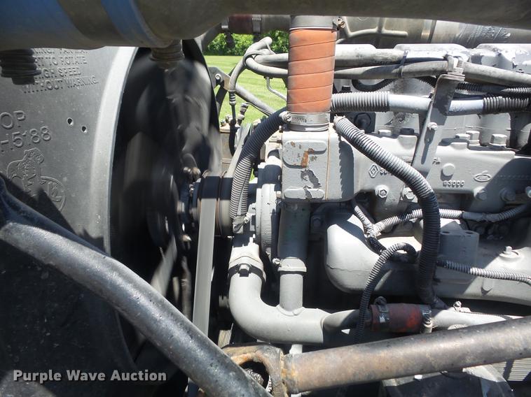 image for item DD7210 2002 Mack RD688S semi truck