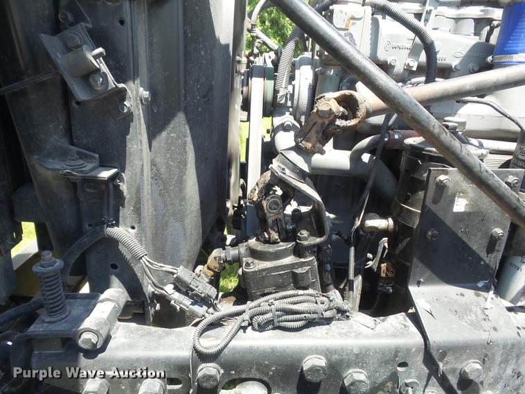 image for item DD7210 2002 Mack RD688S semi truck