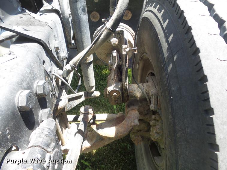 image for item DD7210 2002 Mack RD688S semi truck