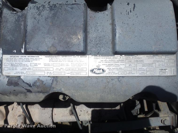 image for item DD7210 2002 Mack RD688S semi truck