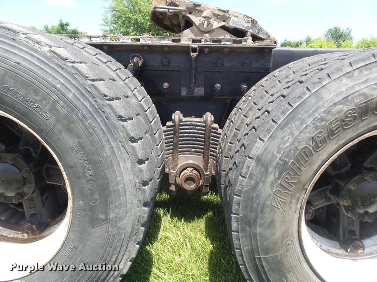 image for item DD7210 2002 Mack RD688S semi truck