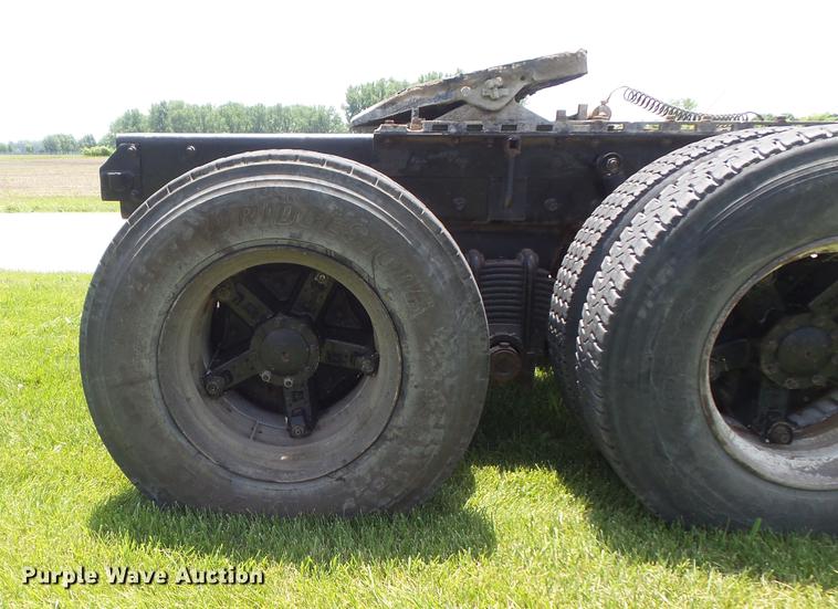 image for item DD7210 2002 Mack RD688S semi truck