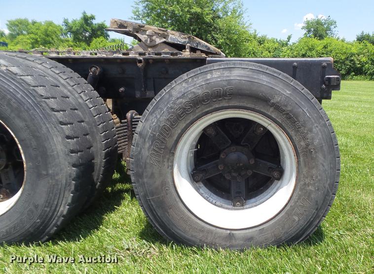 image for item DD7210 2002 Mack RD688S semi truck