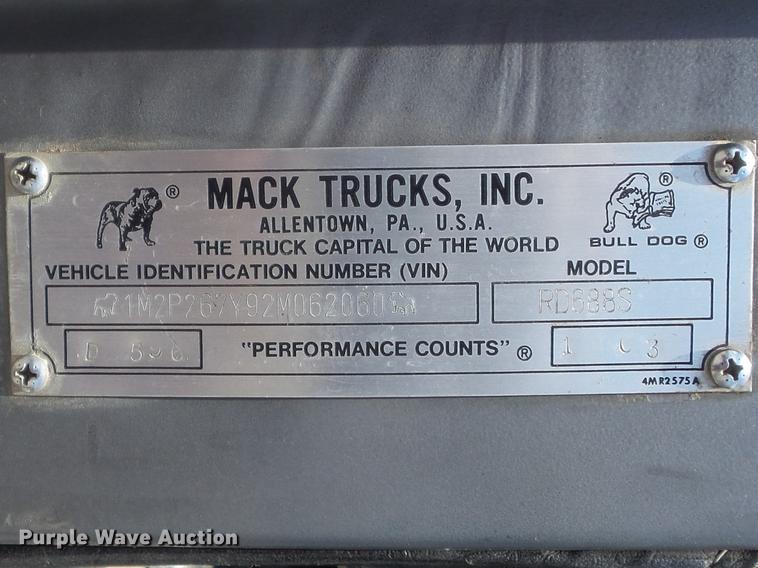 image for item DD7210 2002 Mack RD688S semi truck