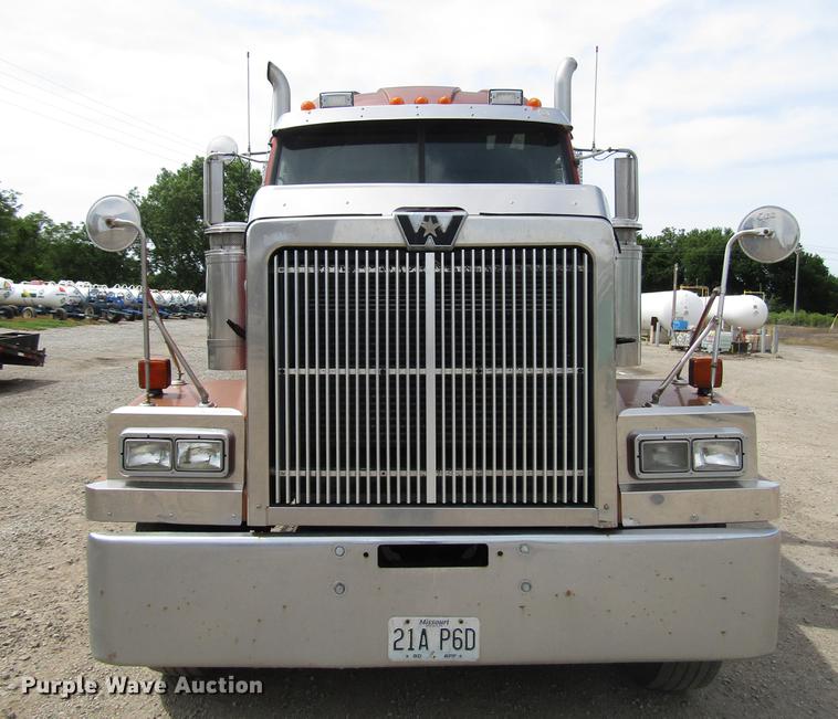 image for item DD7503 1999 Western Star 4964EX semi truck