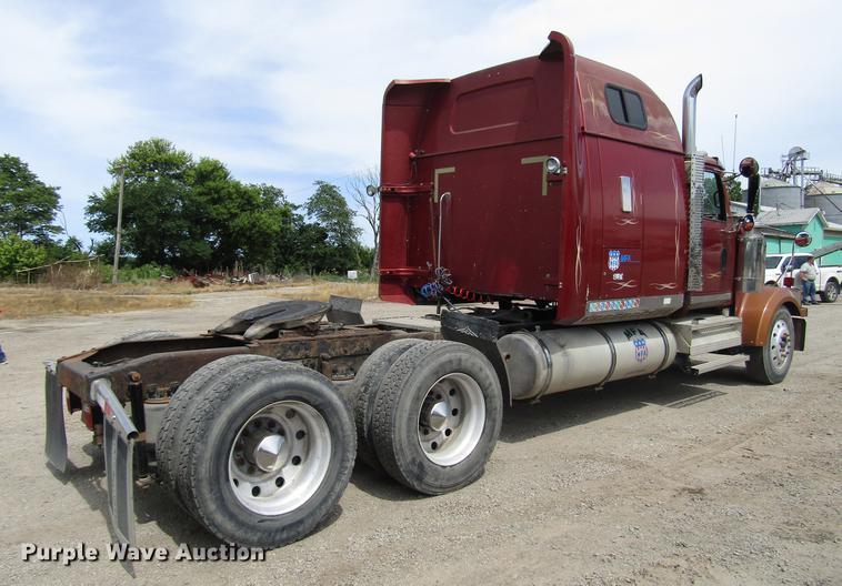 image for item DD7503 1999 Western Star 4964EX semi truck
