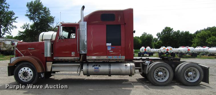 image for item DD7503 1999 Western Star 4964EX semi truck
