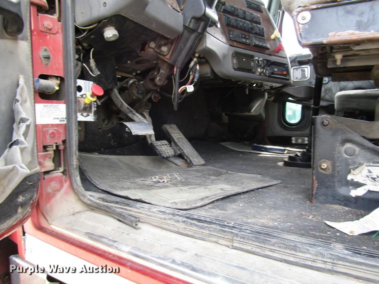 image for item DD7503 1999 Western Star 4964EX semi truck