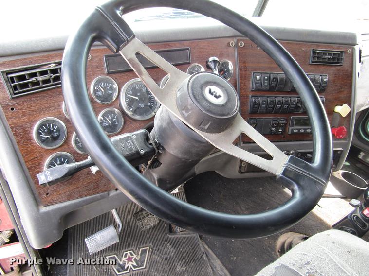 image for item DD7503 1999 Western Star 4964EX semi truck