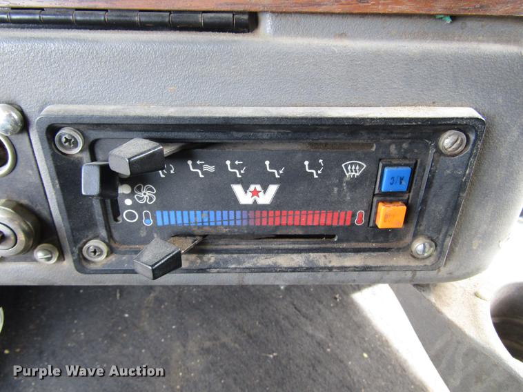 image for item DD7503 1999 Western Star 4964EX semi truck