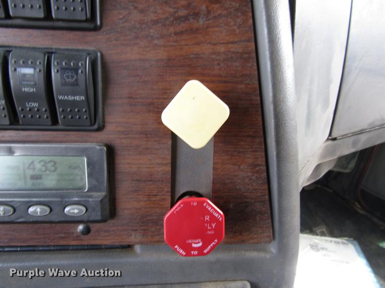 image for item DD7503 1999 Western Star 4964EX semi truck