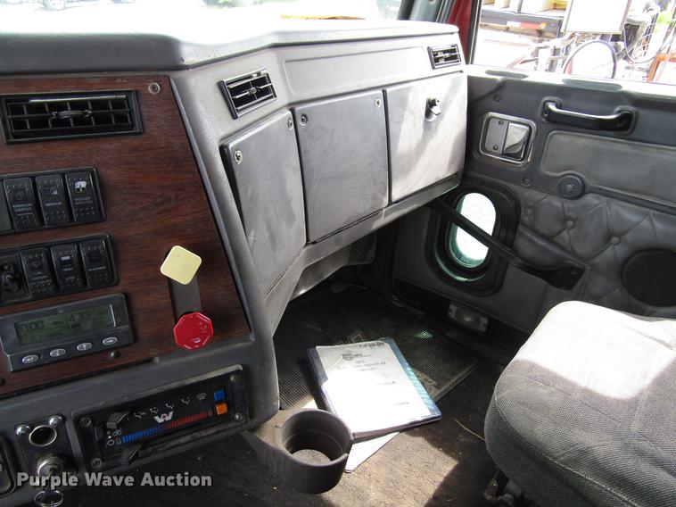 image for item DD7503 1999 Western Star 4964EX semi truck