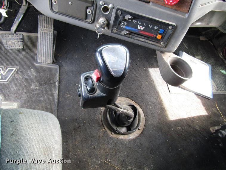 image for item DD7503 1999 Western Star 4964EX semi truck