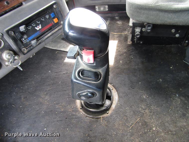 image for item DD7503 1999 Western Star 4964EX semi truck