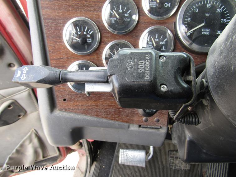 image for item DD7503 1999 Western Star 4964EX semi truck