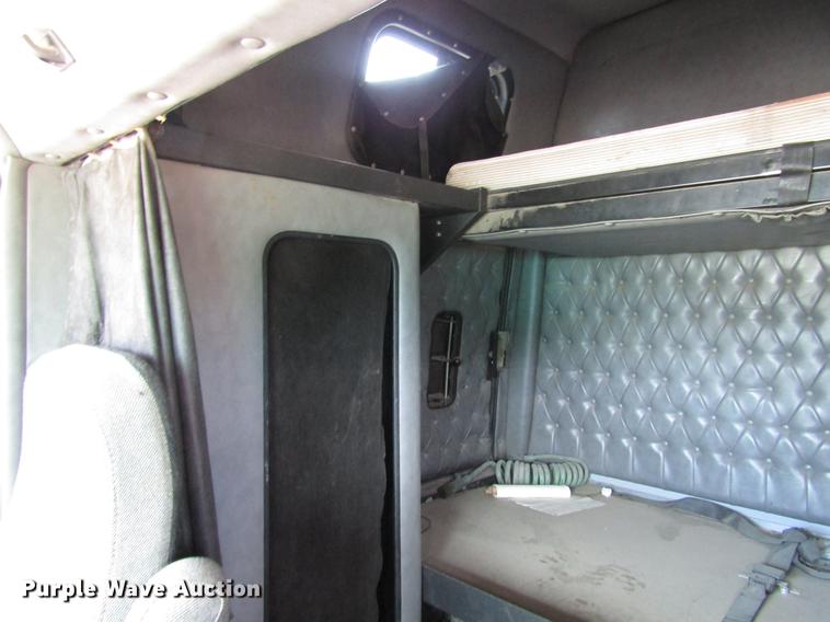 image for item DD7503 1999 Western Star 4964EX semi truck