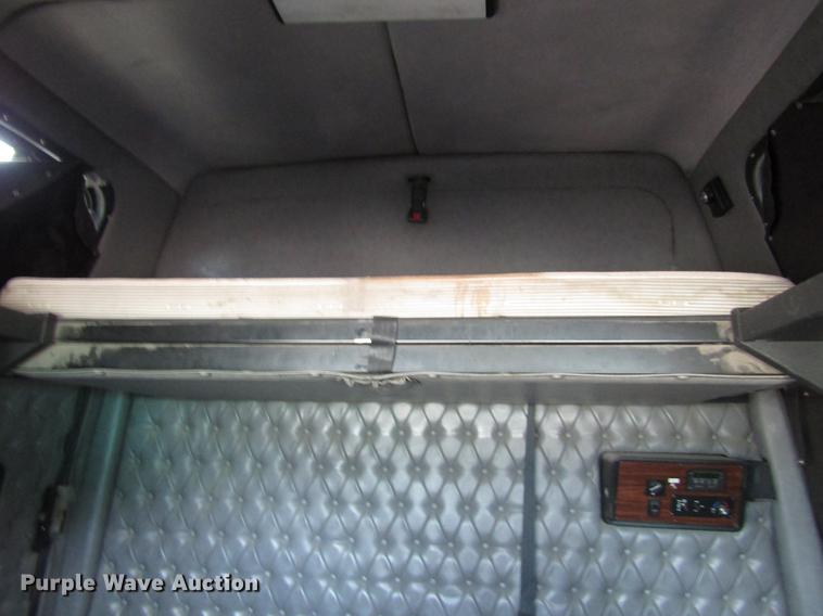 image for item DD7503 1999 Western Star 4964EX semi truck