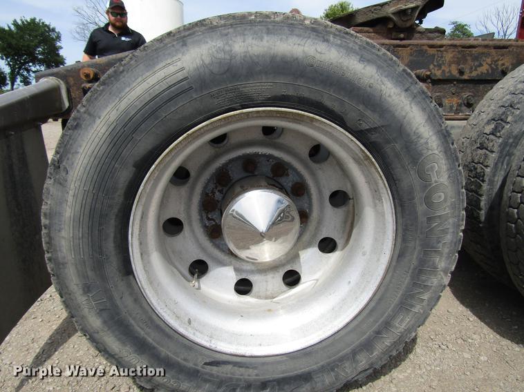 image for item DD7503 1999 Western Star 4964EX semi truck