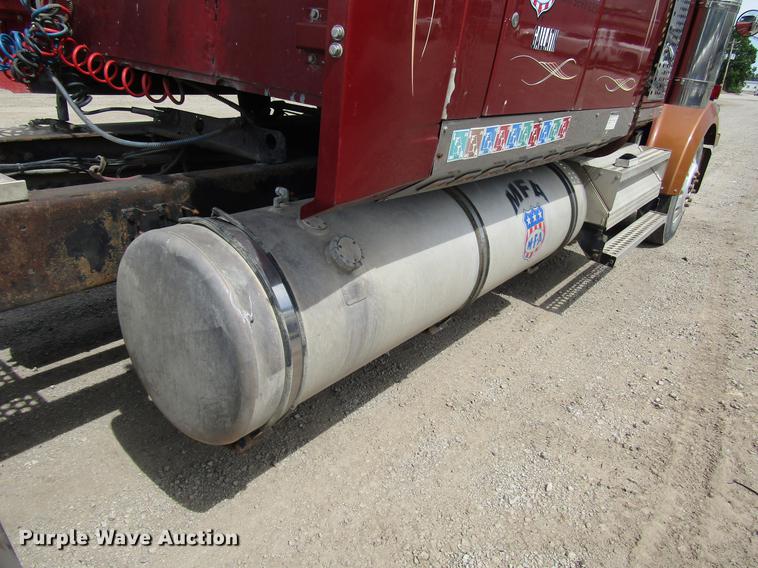 image for item DD7503 1999 Western Star 4964EX semi truck