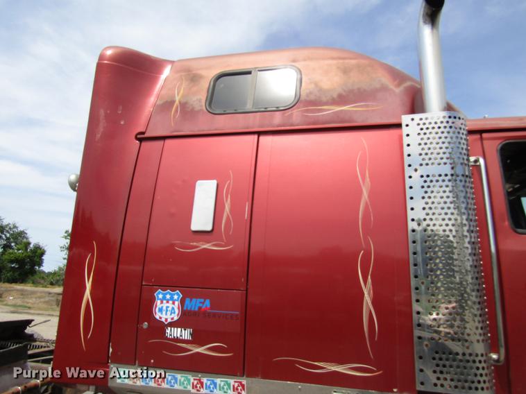 image for item DD7503 1999 Western Star 4964EX semi truck