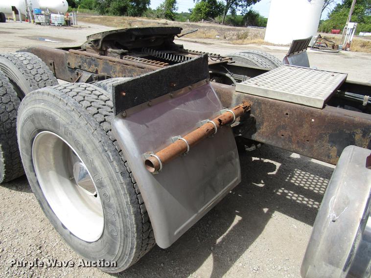 image for item DD7503 1999 Western Star 4964EX semi truck