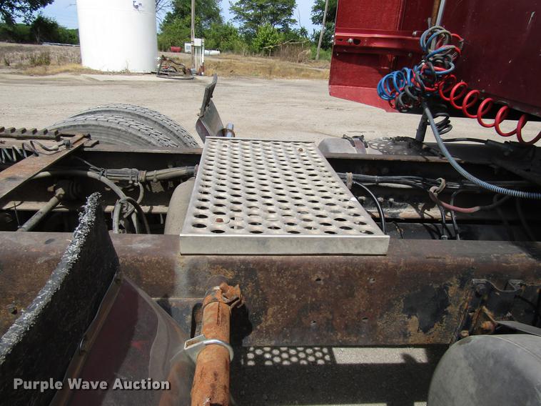 image for item DD7503 1999 Western Star 4964EX semi truck