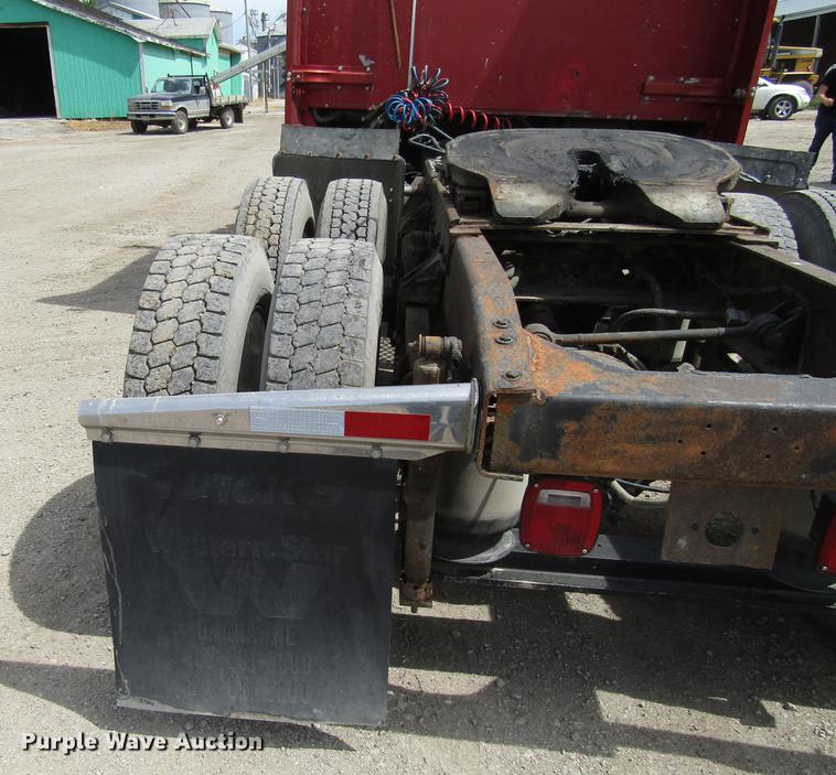 image for item DD7503 1999 Western Star 4964EX semi truck