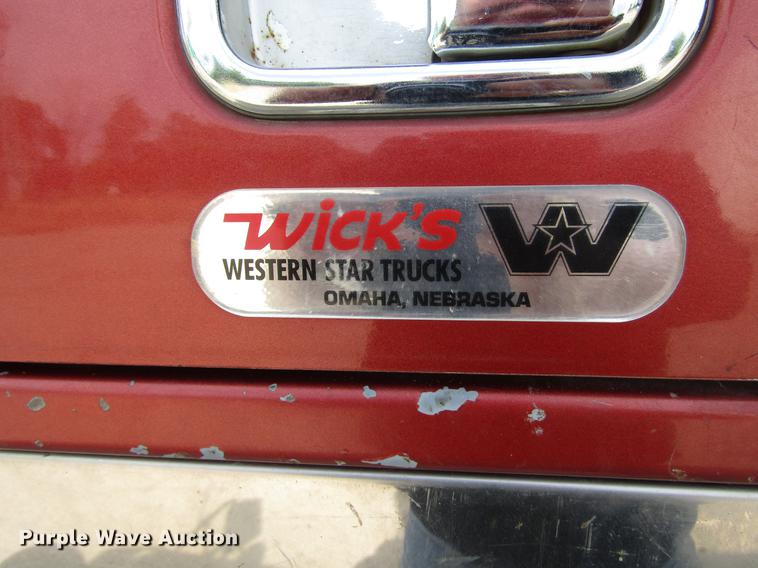 image for item DD7503 1999 Western Star 4964EX semi truck