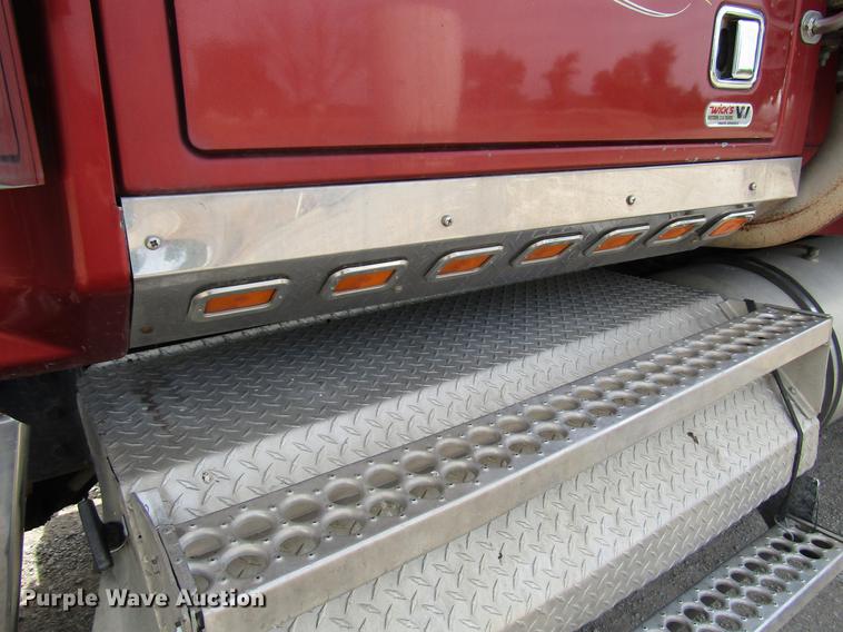 image for item DD7503 1999 Western Star 4964EX semi truck