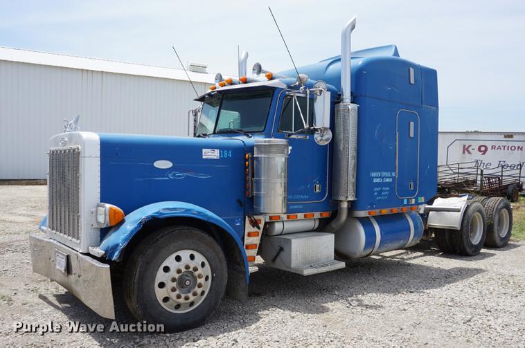 image for item DD7672 1995 Peterbilt 379 semi truck