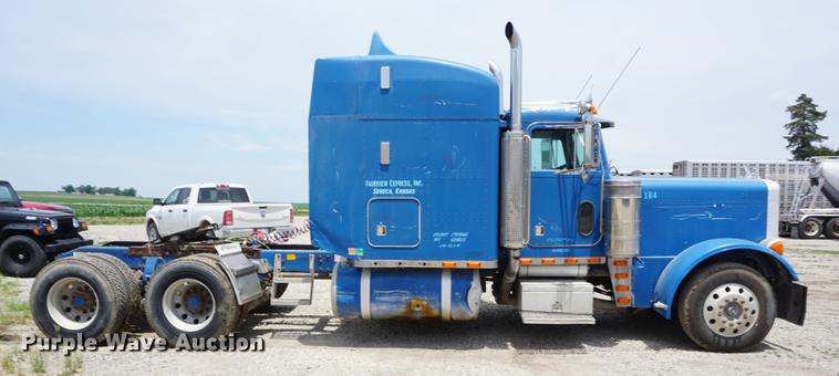 image for item DD7672 1995 Peterbilt 379 semi truck