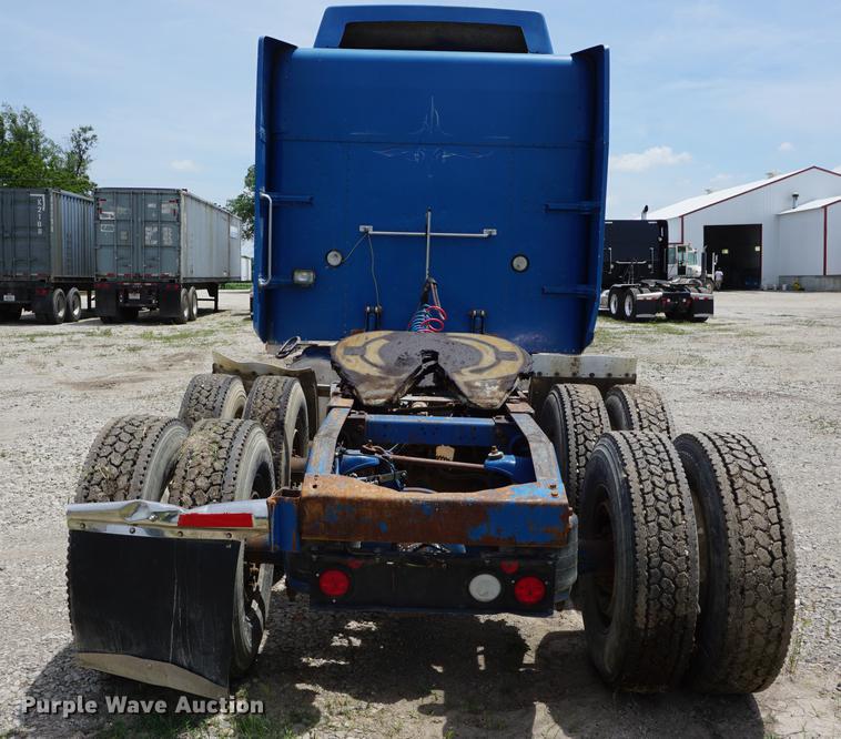 image for item DD7672 1995 Peterbilt 379 semi truck