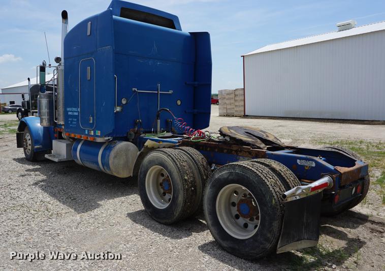 image for item DD7672 1995 Peterbilt 379 semi truck