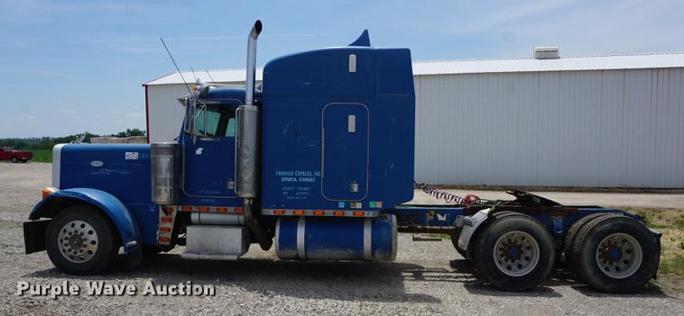 image for item DD7672 1995 Peterbilt 379 semi truck