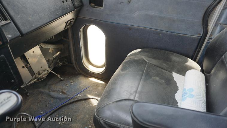 image for item DD7672 1995 Peterbilt 379 semi truck