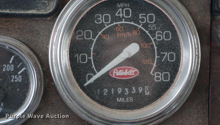 image for item DD7672 1995 Peterbilt 379 semi truck