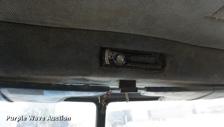 image for item DD7672 1995 Peterbilt 379 semi truck