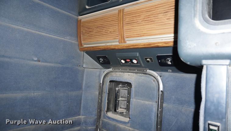 image for item DD7672 1995 Peterbilt 379 semi truck